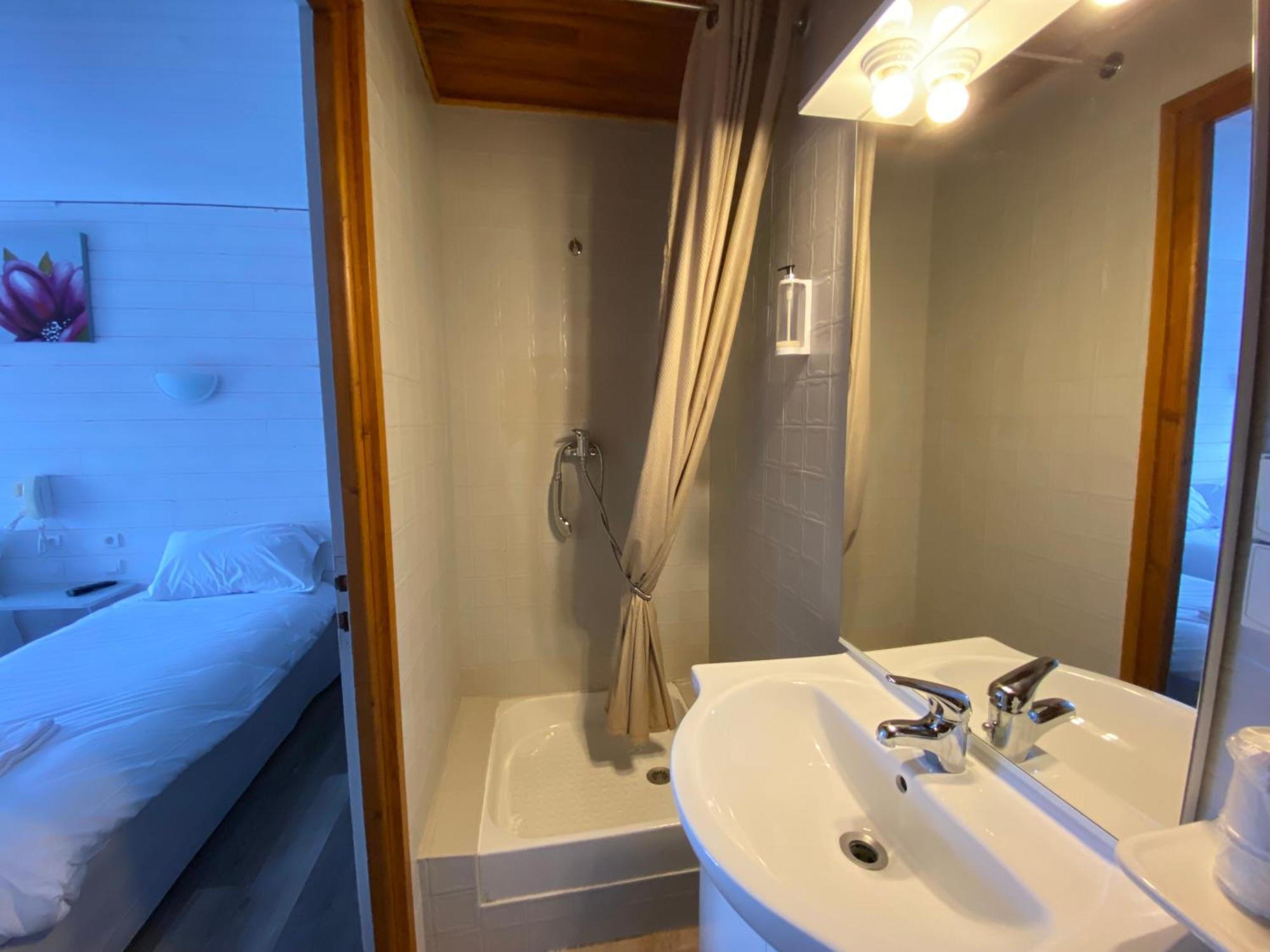Hotel L'Oustalet Font-Romeu-Odeillo-Via Bagian luar foto